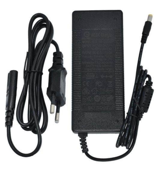 cargador-42v-2Ah-conector-dc5521-premium-las-palmas-gran-canaria-santa-cruz-tenerife-fuerteventura-lanzarote-la-palma-canarias