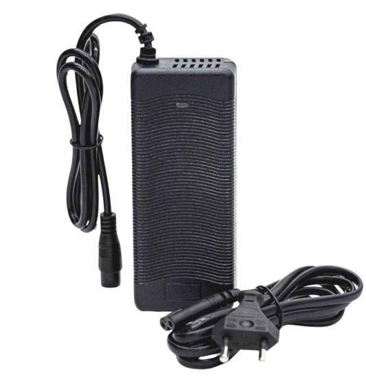 cargador-54,6v-2a,conector3pines-gx16-básico-las-palmas-gran-canaria-santa-cruz-tenerife-fuerteventura-lanzarote-graciosa-la-palma-gomera-el-hierro-canarias