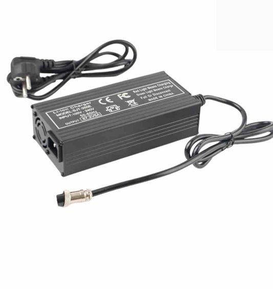cargador-60v-5A-conector-gx16-las-palmas-gran-canaria-santa-cruz-tenerife-fuerteventura-lanzarote-graciosa-la-palma-gomera-el-hierro-canarias-pateinteros